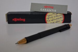مداد نوکی Rotring 600 Black 0.7mm  | بدنه مشکی و نوک طلایی