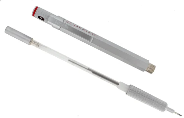 جزئیات لوله نوک ثابت ۴ میلی‌متری و حلقه قرمز آیکونیک در Rotring 600 Silver