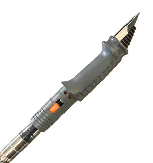 نوک استیل دقیق و جریان جوهر روان در خودنویس Core Titanium